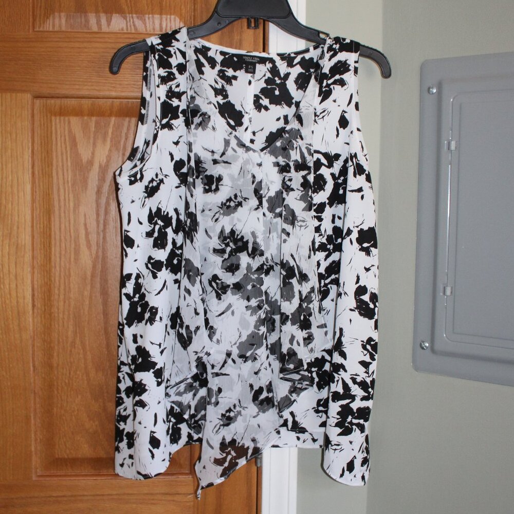 Simply Vera Verawang PS Sleeveless Blouse Floral Black & White